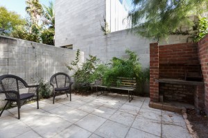 Enclosed patio in courtyard house plan